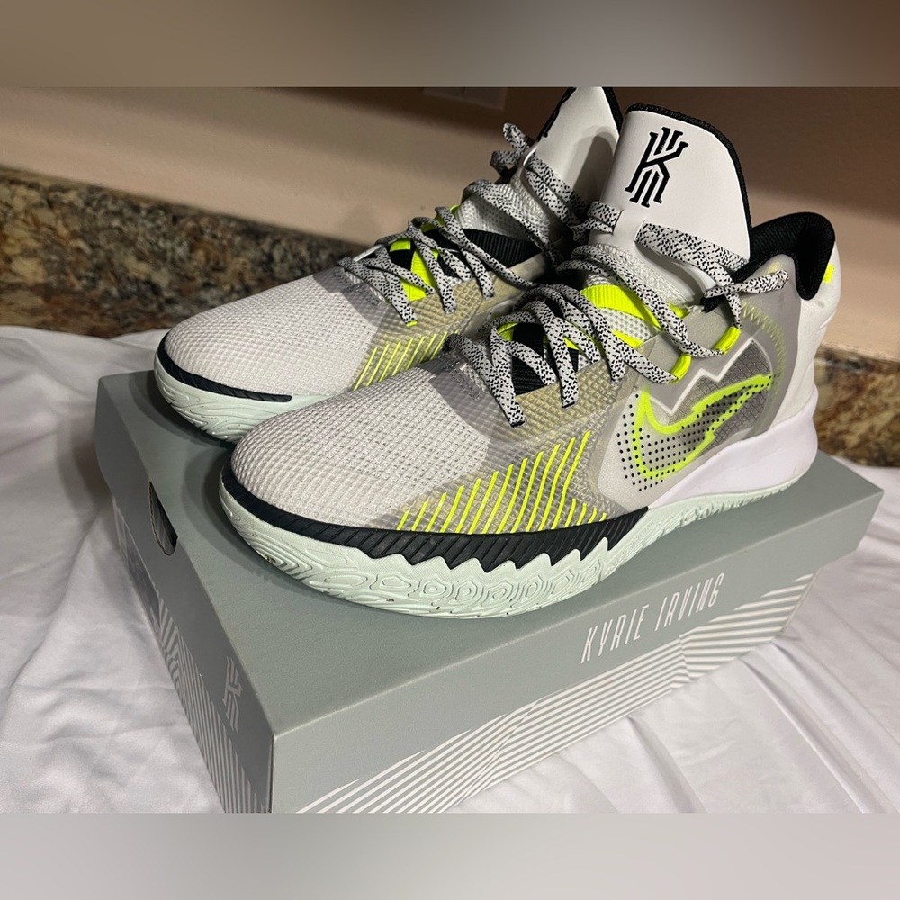 Kyrie Flytrap V Summit White/Black Size 13 Men - image 8